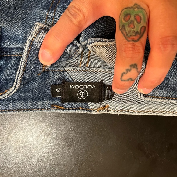 Volcom shorts - Picture 3 of 3